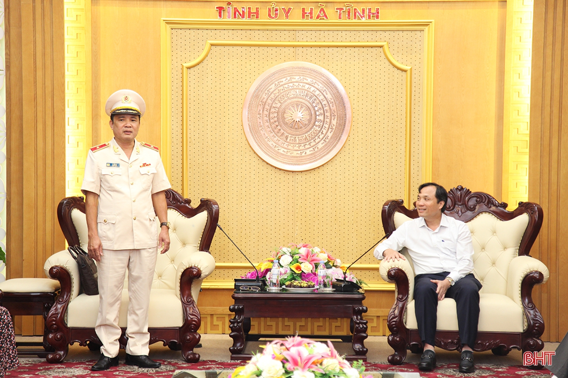 Lãnh đạo Hà Tĩnh chúc mừng Thiếu tướng Lê Văn Hà