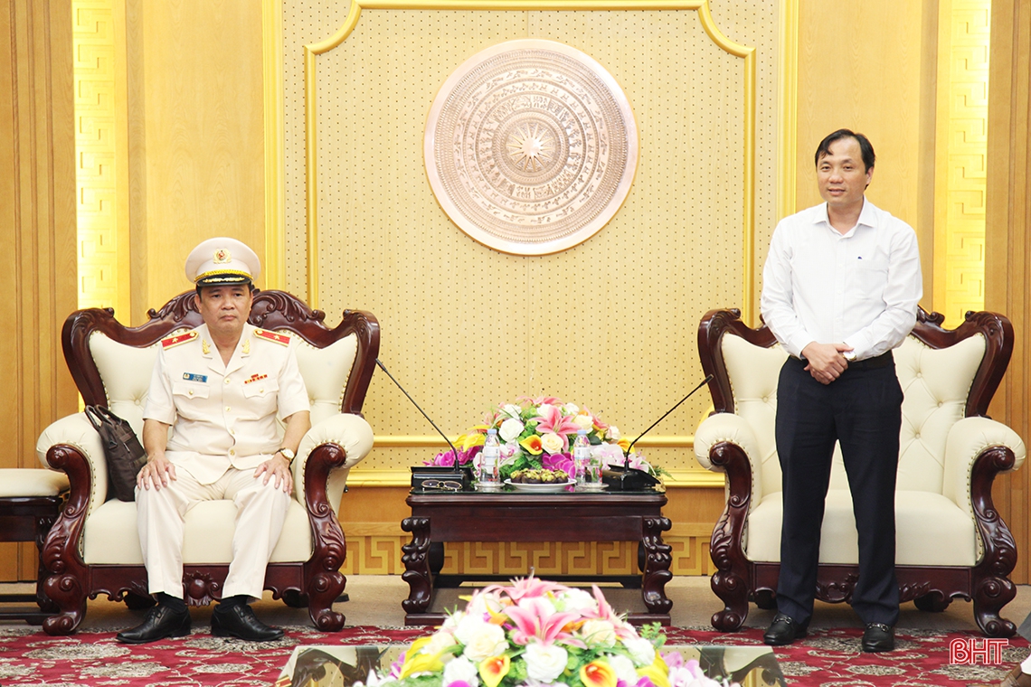 Lãnh đạo Hà Tĩnh chúc mừng Thiếu tướng Lê Văn Hà