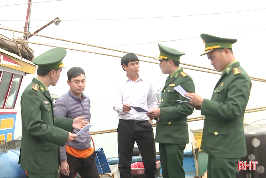 bqbht_br_ong-nguyen-xuan-long-ngu-dan-xa-thach-kim-ao-trang-duoc-can-bo-chien-si-don-bien-phong-cua-sot-tuyen-truyen-ve-luat-danh-bat-thuy-hai-san-tren-bien-copy.png
