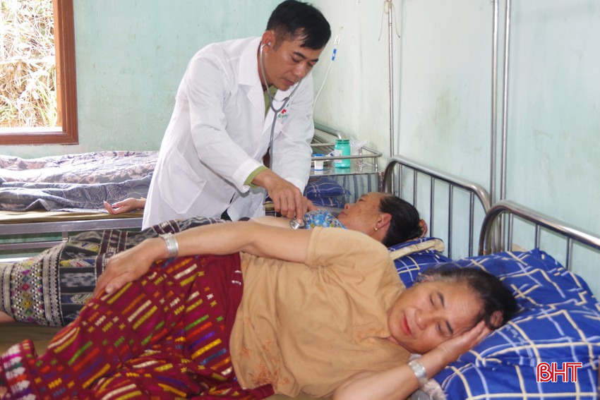 bqbht_br_quan-y-bien-phong-ha-tinh-that-chat-tinh-bang-giao-vu-dap-tinh-doan-ket-viet-lao-qua-tung-mui-tiem-vien-thuoc-cham-soc-suc-khoe-cho-cu-dan-nuoc-ban-2.jpg