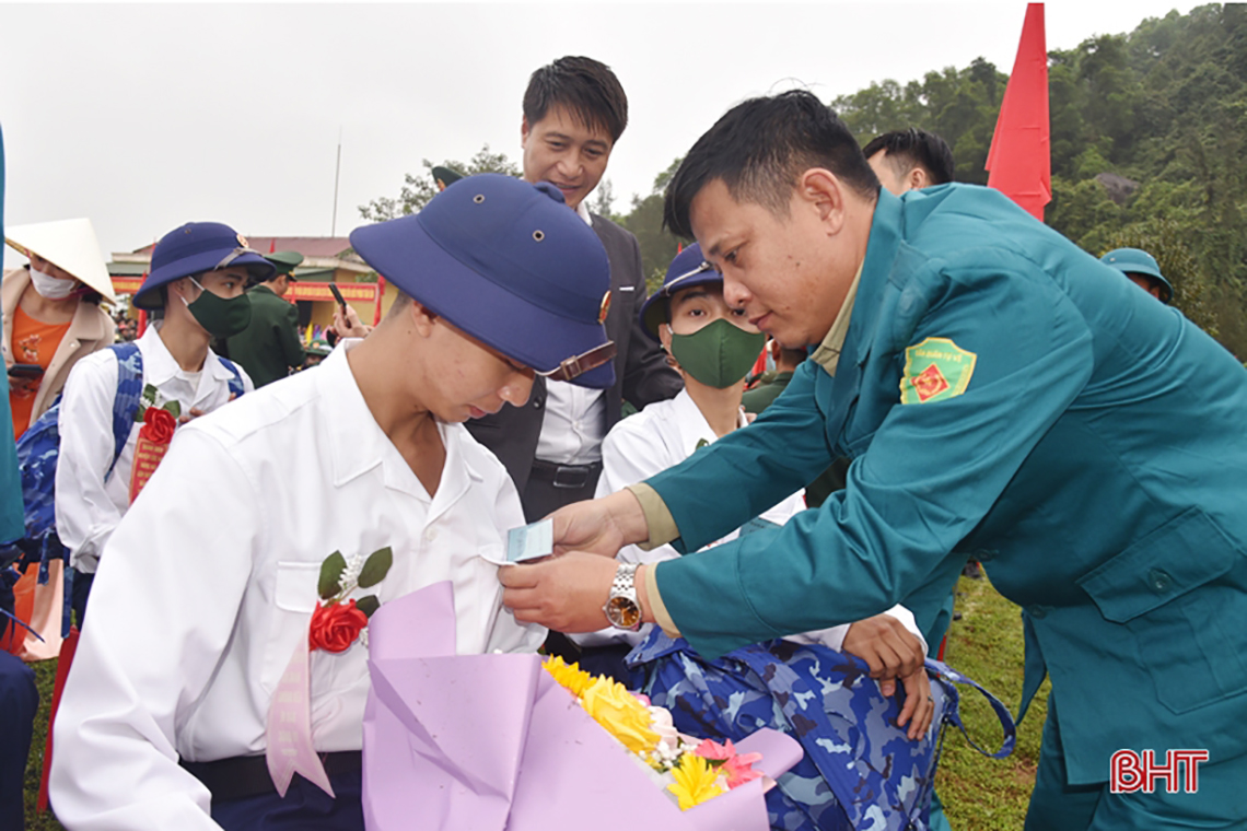Tiến bước dưới quân kỳ với sứ mệnh thiêng liêng