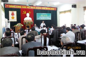 Phó Chủ tịch UBND tỉnh Lê Đình Sơn: Công tác đo vẽ bản đồ cấp giấy chứng nhận quyền sử dụng còn chậm, đạt kết quả thấp do phối kết hợp giữa xã và đơn vị tư vấn chưa cao; tổ chức thực hiện thiếu đồng bộ.