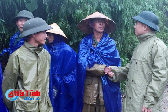 mua lon gay ngap lut chia cat mot so dia ban o ky anh