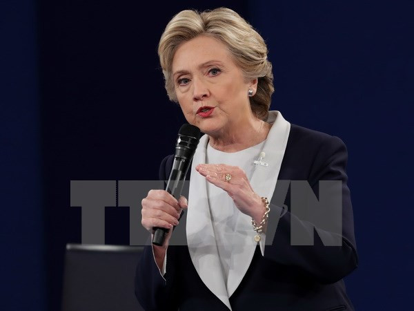 wikileaks tiep tuc cong bo cac thu dien tu lien quan toi ba clinton