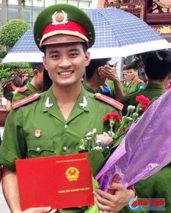 gia canh dang thuong cua thieu uy cong an bi duoi nuoc