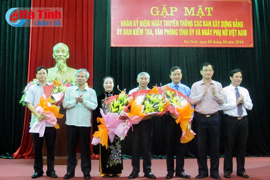 tinh uy ha tinh gap mat nhan ngay truyen thong cac ban dang