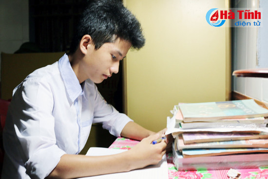 lao minh xuong dong nuoc lu cuu song em nho