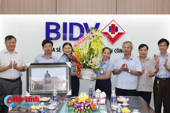 pho bi thu thuong truc tinh uy chuc mung doanh nghiep doanh nhan