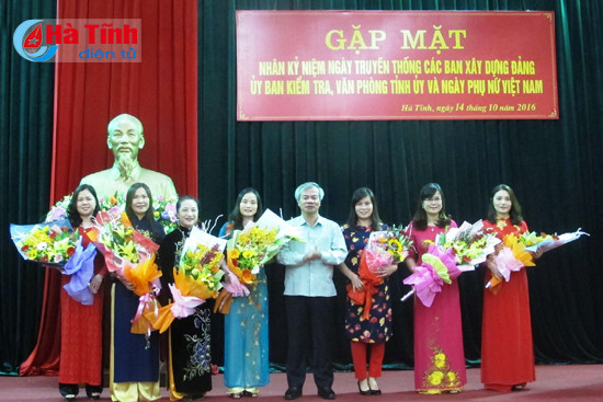 tinh uy ha tinh gap mat nhan ngay truyen thong cac ban dang