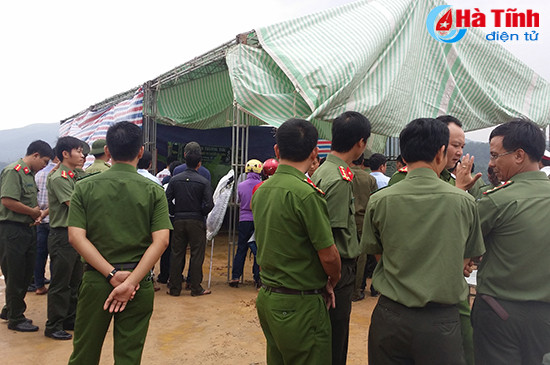 gia canh dang thuong cua thieu uy cong an bi duoi nuoc