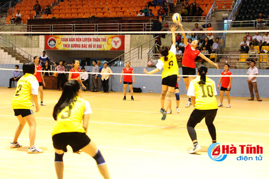 giai bong chuyen nu ky niem ngay thanh lap hoi lhpn viet nam