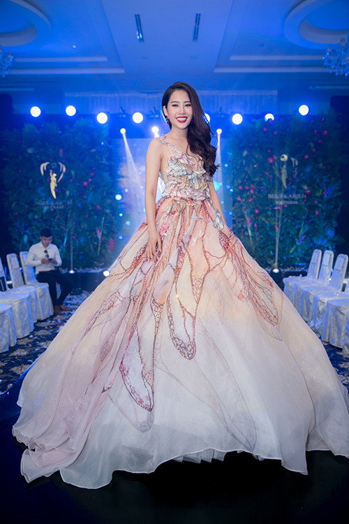 my nhan viet mac dep nhat tuan