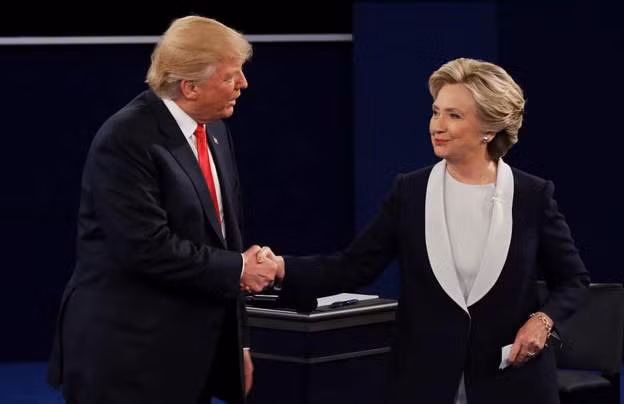 donald trump khuyen ba hillary clinton nen ngoi tu
