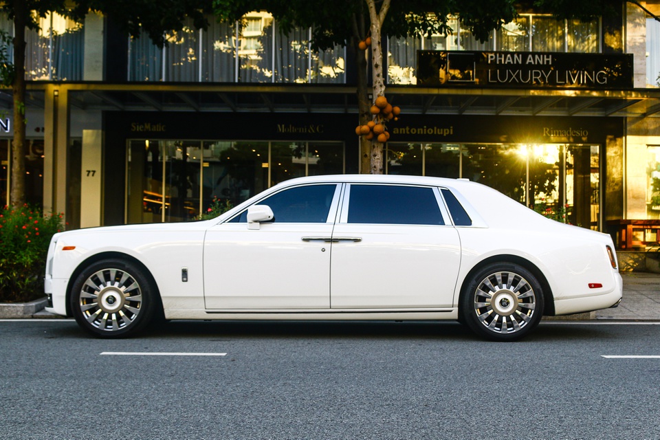 Rolls-Royce Phantom VIII Tranquility giá 70 tỷ đồng tại TP.HCM
