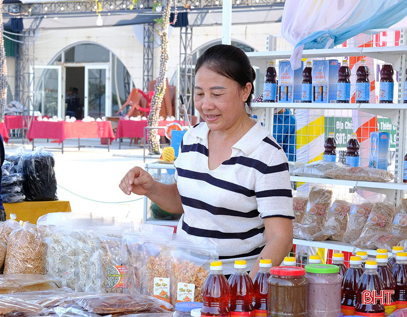 Nhiều chủ thể OCOP chọn quảng bá, kinh doanh các sản phẩm tại nhiều hội chợ trong và ngoài tỉnh. Nhiều chủ thể OCOP chọn quảng bá, kinh doanh các sản phẩm tại nhiều hội chợ trong và ngoài tỉnh.