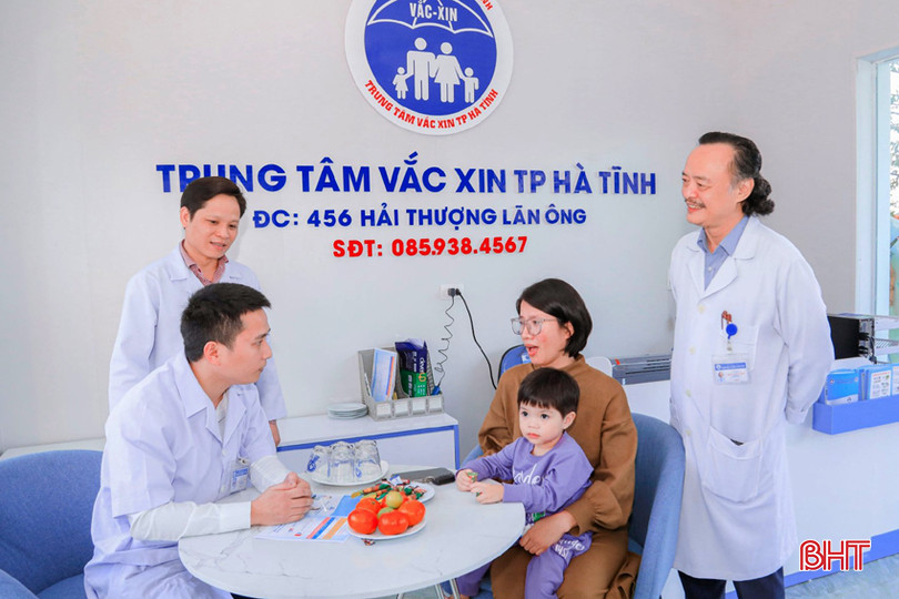 Đầu năm 2024, BVĐK thành phố Hà Tĩnh triển khai trung tâm vắc-xin. vac xin tpA.jpg