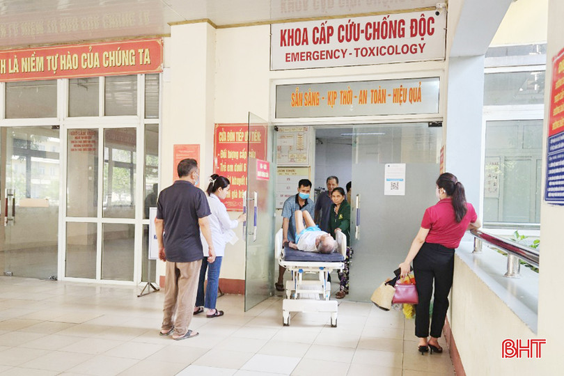 Các khoa cấp cứu BVĐK tỉnh đều bố trí đầy đủ nhân lực, vật tư để tiếp nhận, điều trị cho người bệnh trong dịp nghỉ lễ. z5386163310776_075059dcd711a85defd7f3ac59dd8fd6A.jpg