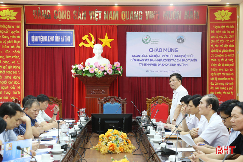Giám đốc Sở Y tế Hà Tĩnh Nguyễn Minh Đức kiến nghị với Bệnh viện Hữu nghị Việt Đức hỗ trợ, chuyển giao kỹ thuật và đào tạo nguồn nhân lực cho ngành y tế. 3A.jpg