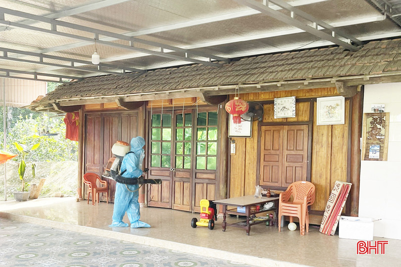 Trước khi bệnh nhân ở xã Hà Linh (Hương Khê) có kết quả âm tính với bệnh bạch hầu thì ngành y tế đã chủ động triển khai các biện pháp dự phòng. z5618771773837_c64339a706b3461ec3b5d2c2f741ef4aA.jpg