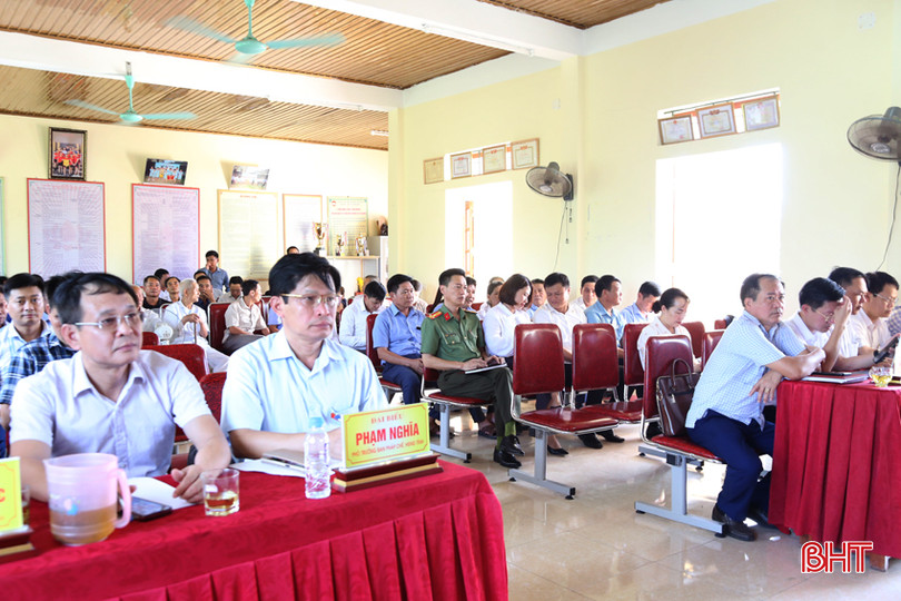 Các đại biểu tham dự buổi tiếp xúc. 1A.jpg