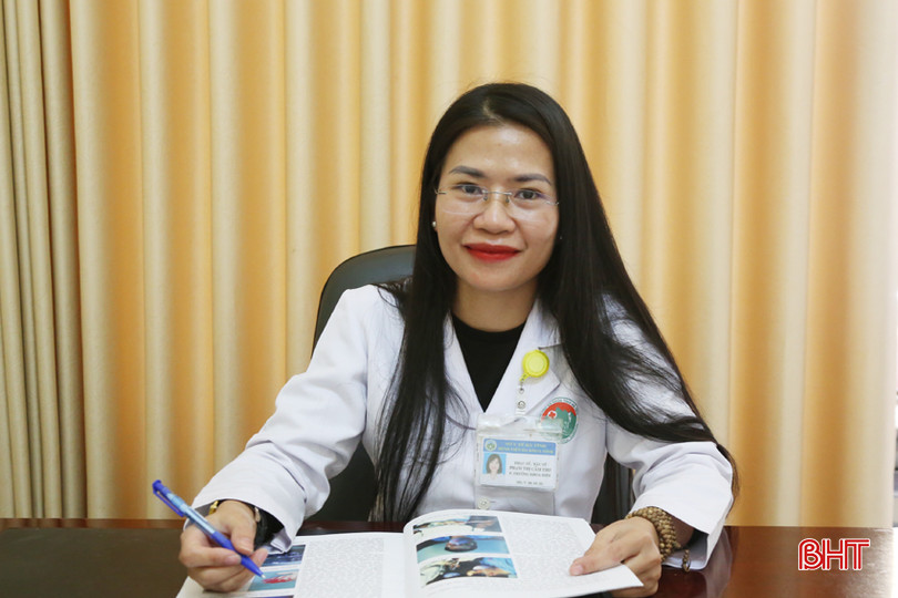 Thạc sỹ, bác sỹ Phạm Thị Cẩm Thơ - Phó Trưởng khoa Răng - hàm - mặt (BVĐK tỉnh) khuyến cáo người dân không chủ quan với các bệnh lý về răng miệng. 3A.jpg