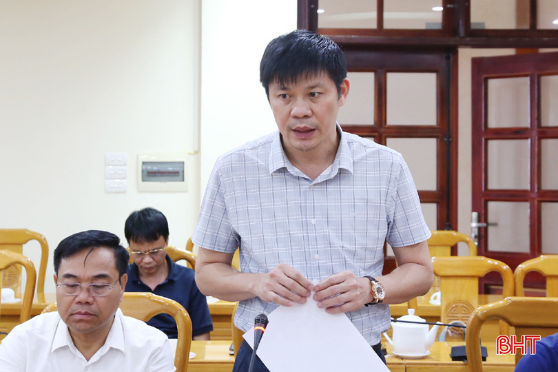 Phó Giám đốc Sở TN&MT Nguyễn Ngọc Hoạch báo cáo dự thảo các điểm sửa đổi, bổ sung Nghị quyết 51 về tập trung tích tụ ruộng đất. 1A.jpg