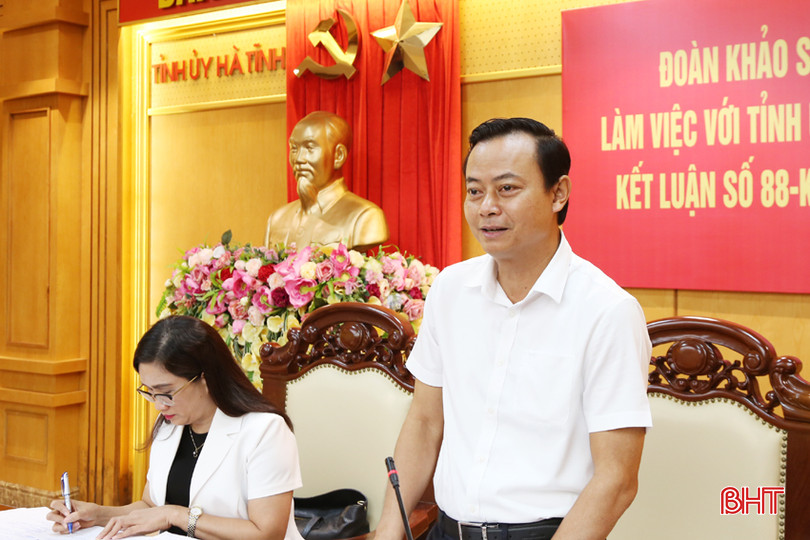 Trưởng ban Tuyên giáo Tỉnh ủy Hà Văn Hùng phát biểu tại buổi làm việc. 7A.jpg