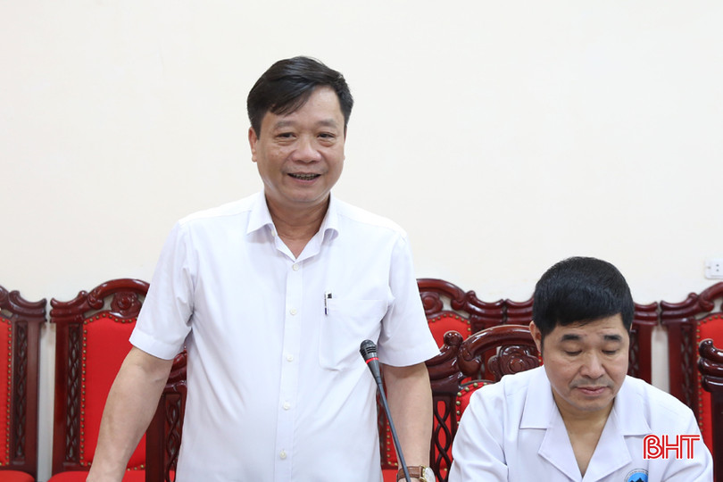 Giám đốc Sở Y tế tỉnh Nguyễn Minh Đức: Mong muốn Bệnh viện Hữu nghị Việt Đức tiếp tục quan tâm hỗ trợ ngành Y tế Hà Tĩnh một số trang thiết bị; hỗ trợ chuyển giao kỹ thuật cho các cơ sở y tế, nhất là đối với BVĐK tỉnh theo hình thức cầm tay chỉ việc để nâng cao năng lực khám, điều trị cho người bệnh. 2A.jpg