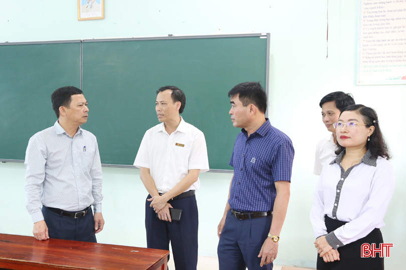 Đoàn kiểm tra tại điểm thi Trường THPT Kỳ Anh. 3A.jpg