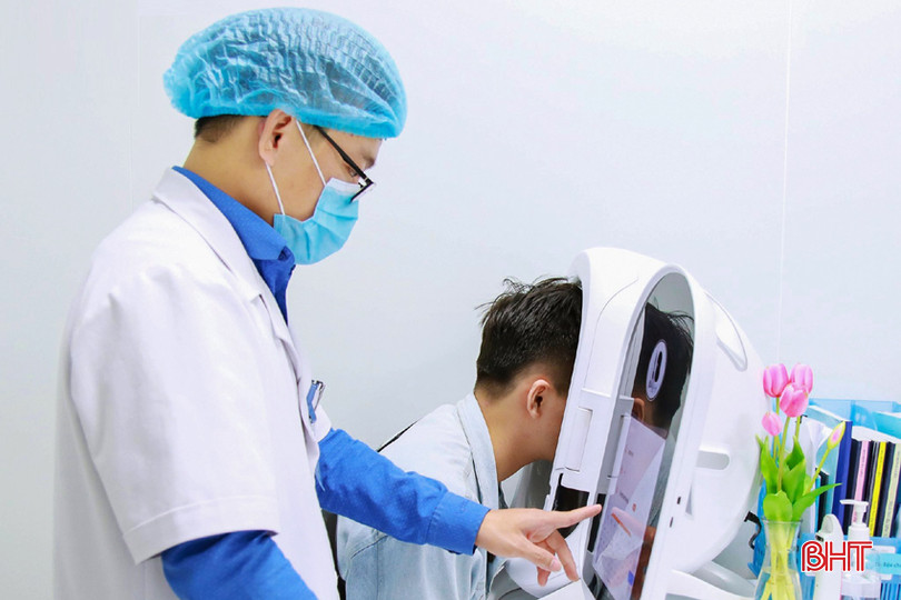 BVĐK TTH Hà Tĩnh triển khai dịch vụ soi da bằng thiết bị Skin Analysis System 5D. y te TTH2A.jpg