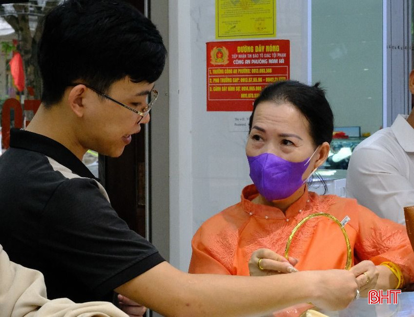 Vàng 9999 vẫn là lựa chọn của nhiều khách hàng tại thị trường vàng Hà Tĩnh 1.jpg