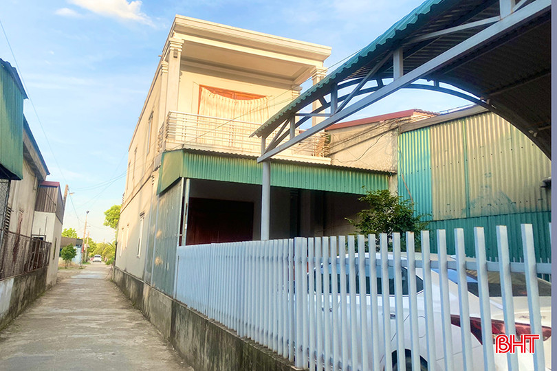 Từ khó khăn, anh Tuấn xây dựng được nhà cửa khang trang nhờ nuôi cá diêu hồng. A4.jpg