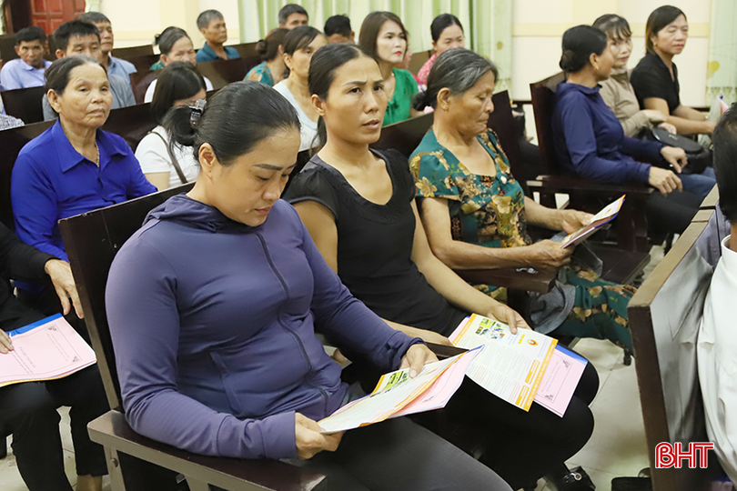 Các hộ nghèo, hộ cận nghèo trên địa bàn huyện Cẩm Xuyên được tuyên truyền, phổ biến các chính sách giảm nghèo. K6.png
