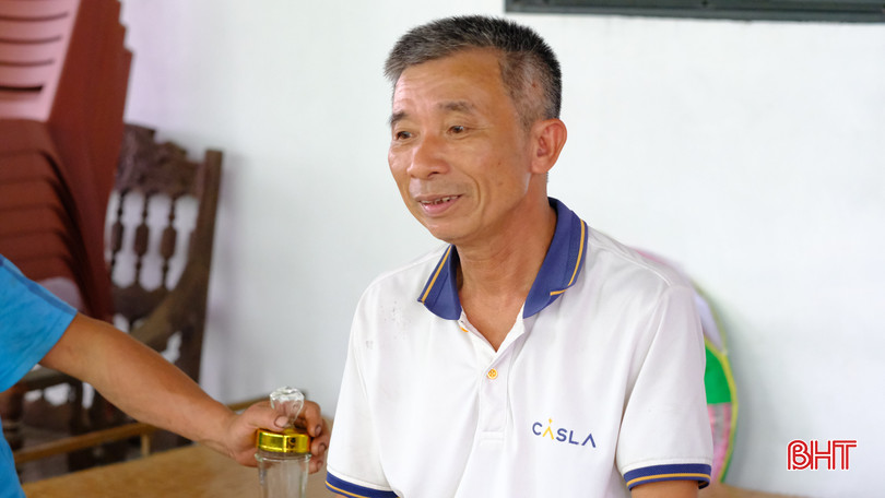 Ông Thuyên bày tỏ sự hài lòng với chất lượng cơ sở hạ tầng tại khu TĐC xã Cẩm Lạc. DSCF2054-min.JPG