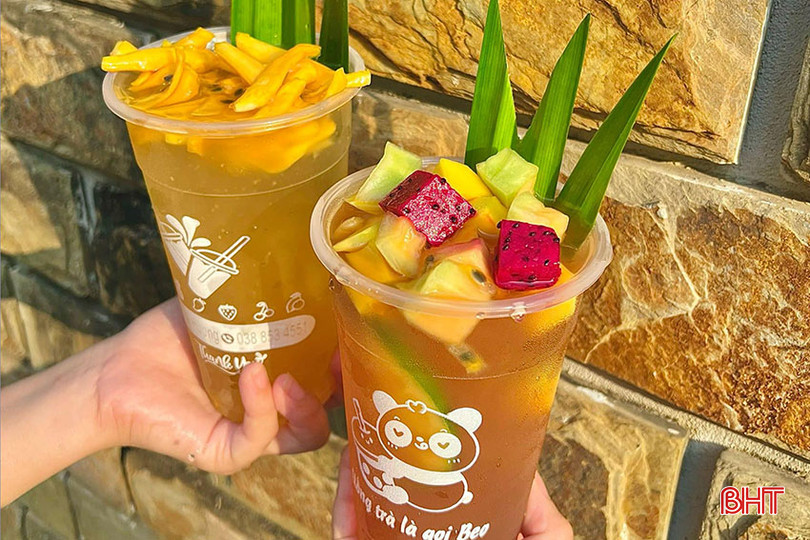 Trà trái cây của tiệm Beo Food được bán với mức giá bình dân, chế biến từ nhiều loại hoa quả. S4.jpg