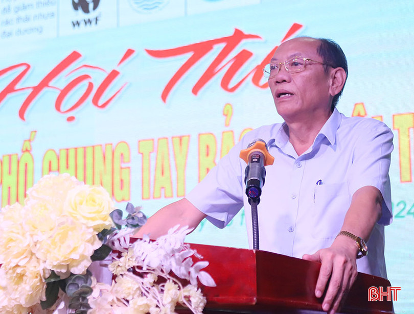 Ông Lê Quang Đức - Phó Chủ tịch UBND thành phố: Đánh giá cao công tác bảo vệ môi trường của các đơn vị trên toàn thành phố. Đến nay, tỷ lệ thu gom trên chất thải rắn đạt trên 99%; vệ sinh môi trường, cảnh quan chung của thành phố được đảm bảo sạch đẹp; công tác phân loại, thu gom rác được triển khai đồng bộ trên 15 phường, xã; hằng năm đánh giá dịch vụ thu đạt trên 95% kế hoạch giao. Ảnh 2.jpg