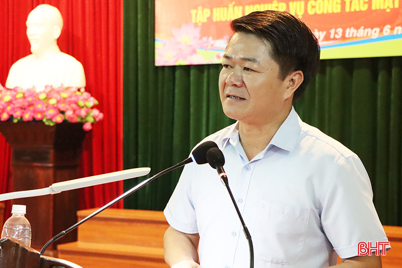 Chủ tịch Ủy ban MTTQ huyện Cẩm Xuyên báo cáo một số kết quả Đại hội MTTQ Việt Nam huyện Cẩm Xuyên nhiệm kỳ 2024 – 2029. 2.jpg