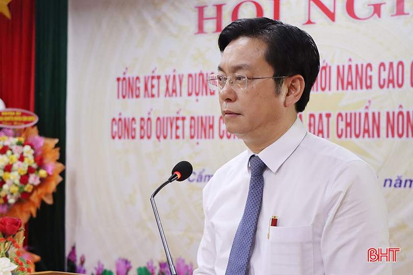 Bí thư Huyện ủy Cẩm Xuyên Nguyễn Văn Thành phát biểu chúc mừng 12.jpg