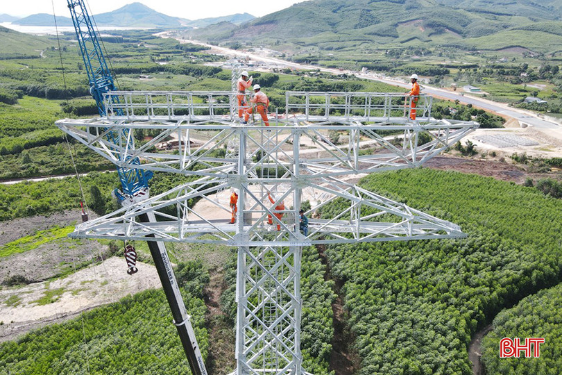 Đẩy nhanh thi công dự án đường dây 500 kV mạch 3 đoạn qua Hà Tĩnh. 12qăâ.jpg