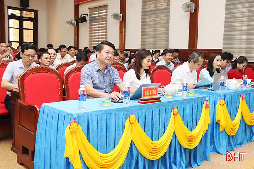 Đại biểu tham dự hội nghị. 4.jpg