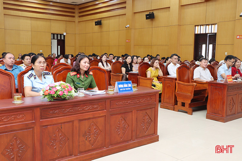Đại biểu tham dự hội nghị. 3.jpg