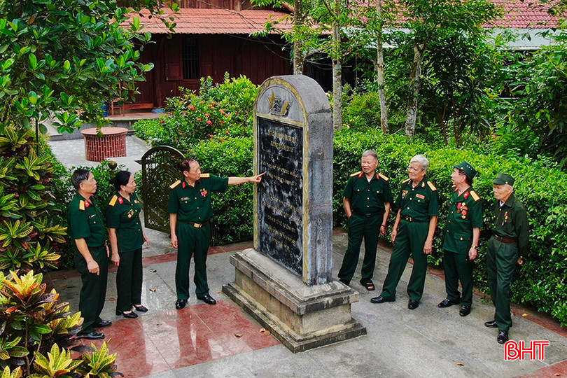 Di tích Chỉ huy Sở Tiền phương của Bộ Tư lệnh Bộ đội Trường Sơn (xã Hương Đô) là di tích lịch sử Quốc gia đặc biệt thuộc hệ thống di tích đường Hồ Chí Minh. 1.jpg