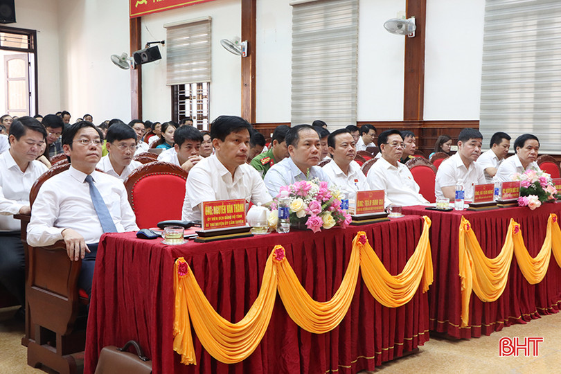 Đại biểu tham dự kỳ họp 6986.jpg