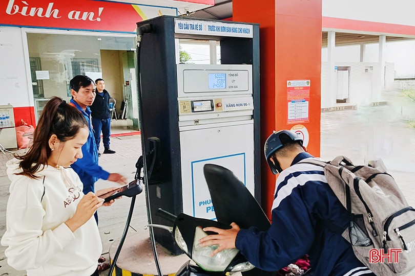 100% doanh nghiệp, cửa hàng kinh doanh xăng dầu trên địa bàn Hà Tĩnh đã triển khai xuất hóa đơn sau từng lần bán. 1.jpg