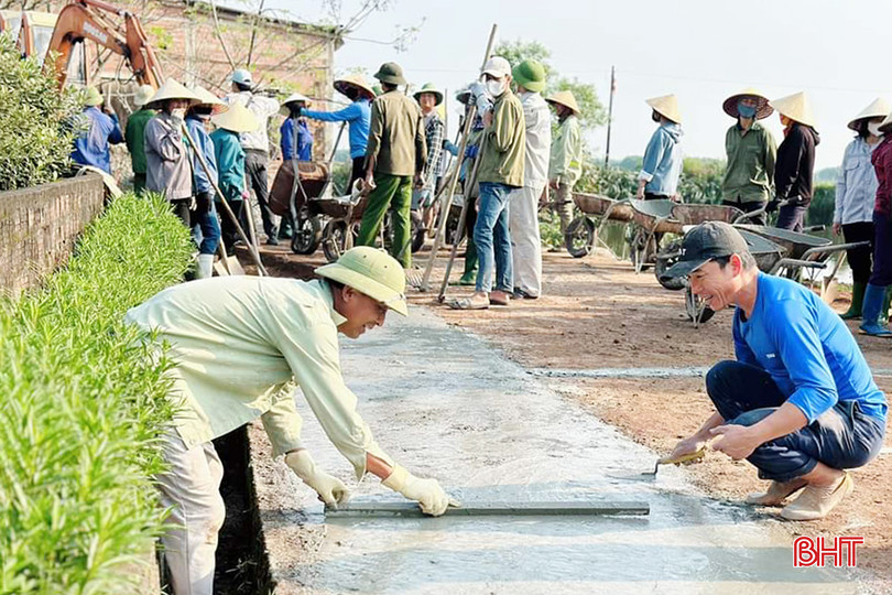 Người dân xã Cẩm Quan thi đua xây dựng NTM, lập thành tích chào mừng kỷ niệm 70 năm Chiến thắng Điện Biên Phủ. 6.jpg