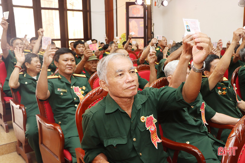 Biểu quyết bầu đoàn đại biểu đi dự Đại hội Thi đua yêu nước “CCB gương mẫu” của Hội CCB tỉnh Hà Tĩnh. 5600.jpg