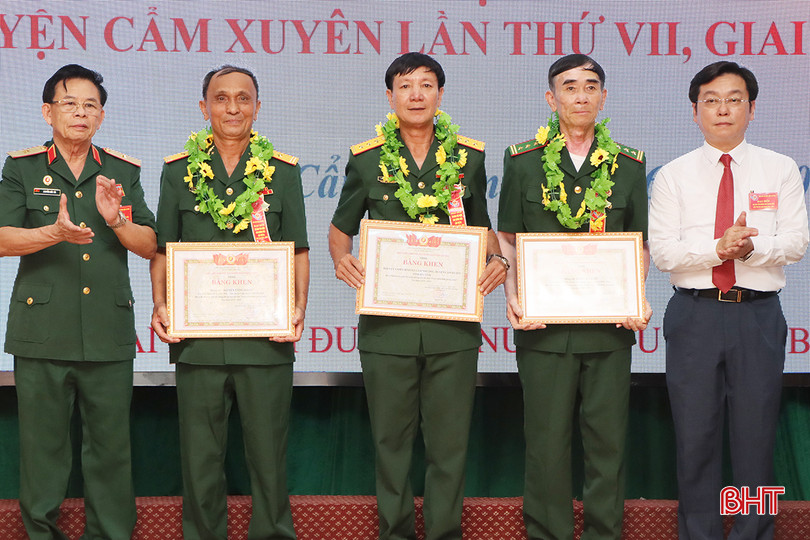 Hội CCB tỉnh Hà Tĩnh tặng giấy khen cho 1 tập thể và 2 cá nhân có thành tích xuất sắc trong phong trào thi đua yêu nước “Cựu chiến binh gương mẫu” giai đoạn 2019 – 2024. 5611.jpg