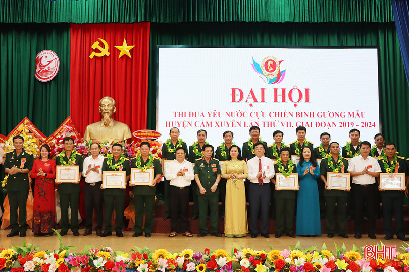 UBND huyện Cẩm Xuyên tặng giấy khen cho 15 tập thể và 14 cá nhân có thành tích xuất sắc trong phong trào thi đua yêu nước “Cựu chiến binh gương mẫu” giai đoạn 2019 - 2024. 5622.jpg