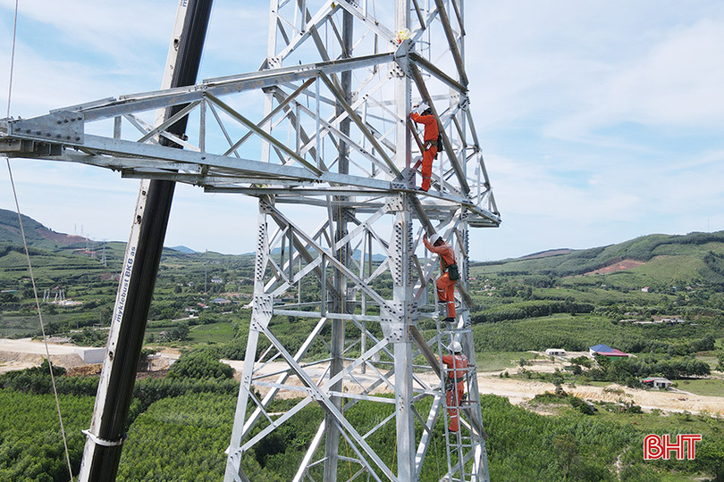 Thi công Dự án đường dây 500 kV mạch 3 đoạn qua Hà Tĩnh góp phần tăng thu ngân sách cho Hà Tĩnh. 3.jpg