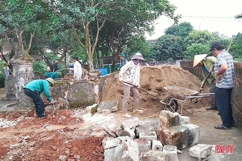 Người dân xã Cẩm Hưng đang ra sức xây dựng NTM, lập thành tích chào mừng kỷ niệm 118 năm Ngày sinh đồng chí Hà Huy Tập. 0.jpg